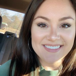 Meet your Posher, Halee